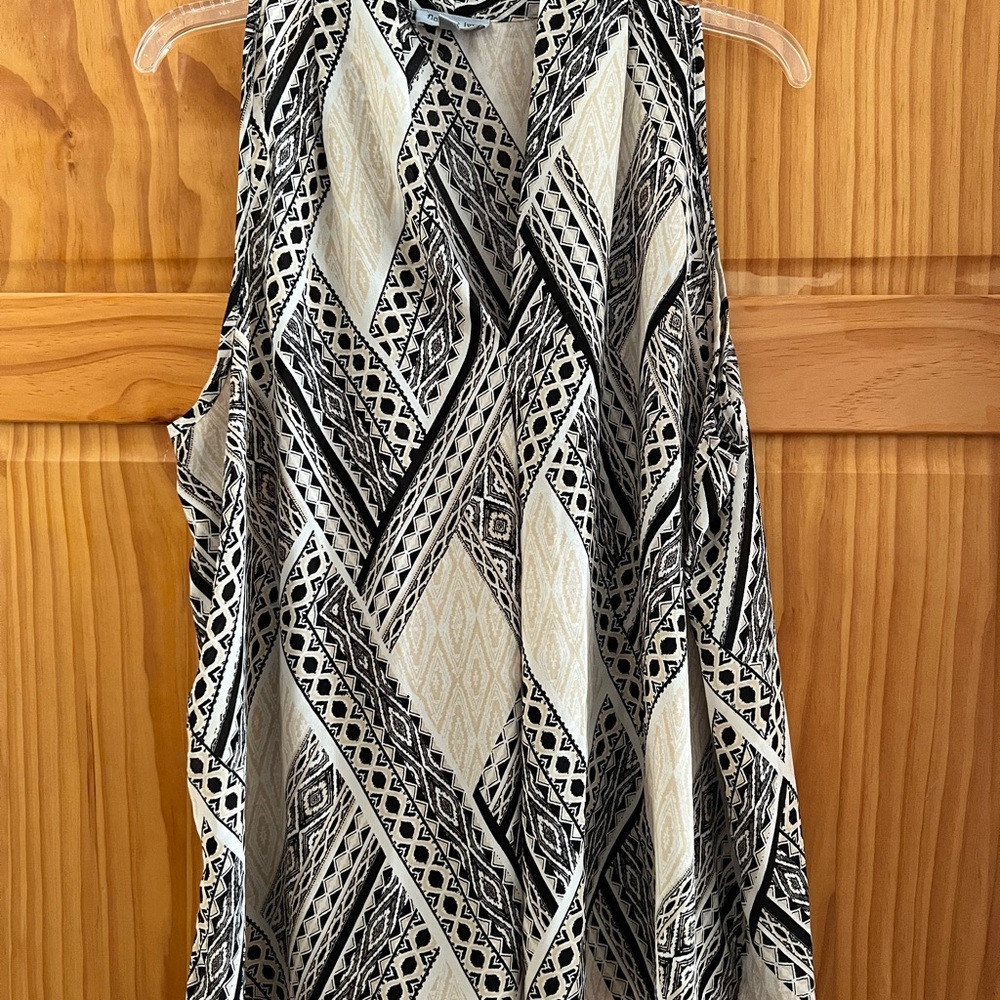 Sleeveless Black and Cream Geometric Print Tank Top